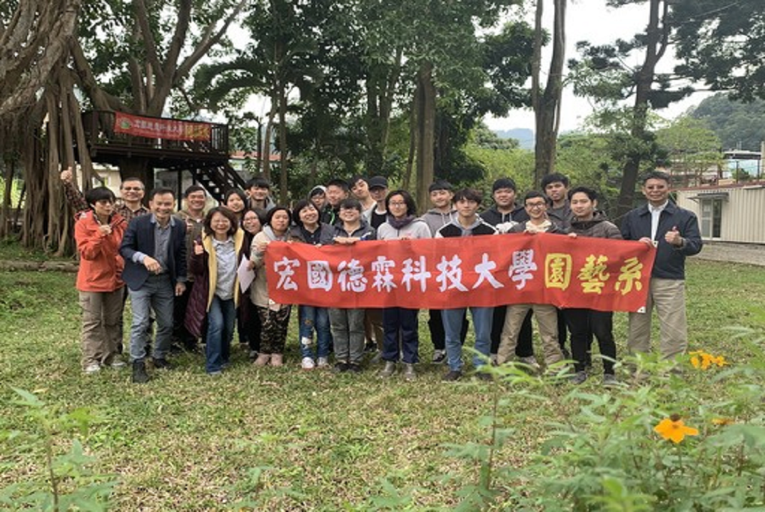  宏國德霖科技大學園藝系師生參加108新北市屋頂農場創意設計競賽，其中屋頂農場組共2組同學獲頒佳作