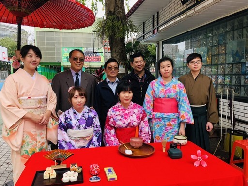 新北市漳和國中微型美術館，連接宏國德霖科大教學資源，今日因應日本女兒節主題，展出為期三週的茶藝舞春風活動，展現108課綱的技職教育共學共好辦學精神。